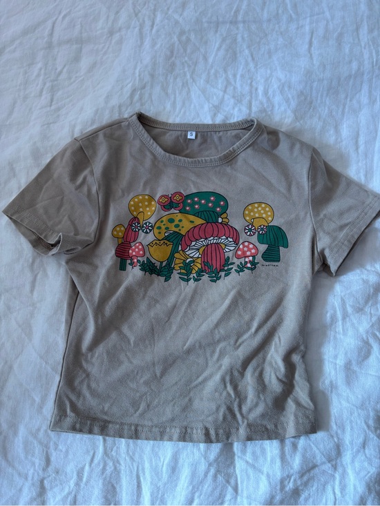 Tops - Beige Women's Graphic Crop Top with Colorful Mushroom Print